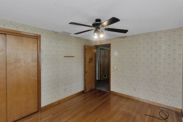 20 Hendom Dr, Agawam, MA 01030