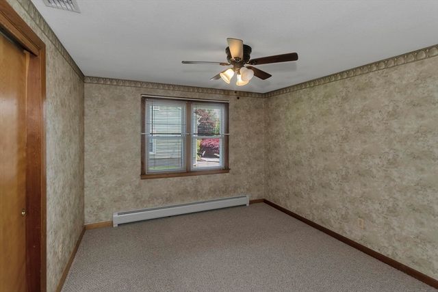 20 Hendom Dr, Agawam, MA 01030