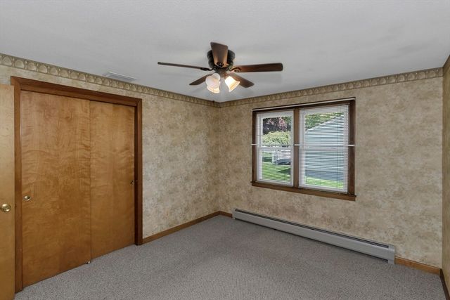 20 Hendom Dr, Agawam, MA 01030