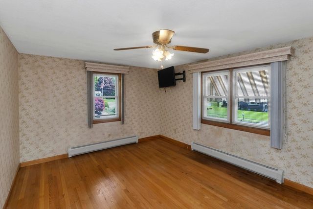 20 Hendom Dr, Agawam, MA 01030