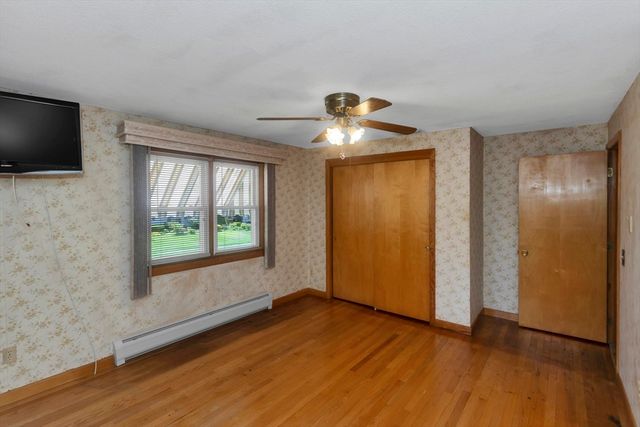 20 Hendom Dr, Agawam, MA 01030