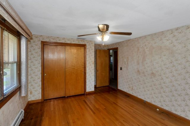20 Hendom Dr, Agawam, MA 01030
