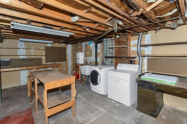 20 Hendom Dr, Agawam, MA 01030