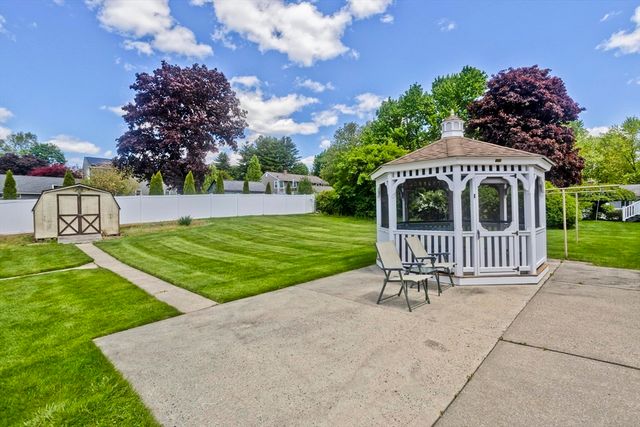 20 Hendom Dr, Agawam, MA 01030