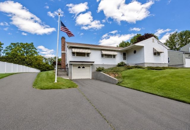 20 Hendom Dr, Agawam, MA 01030