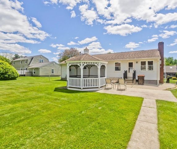 20 Hendom Dr, Agawam, MA 01030