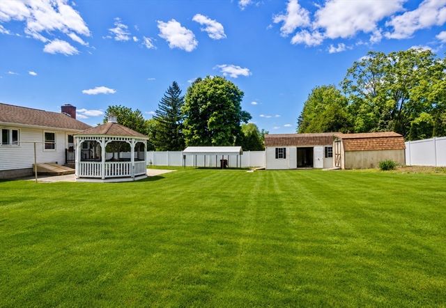 20 Hendom Dr, Agawam, MA 01030