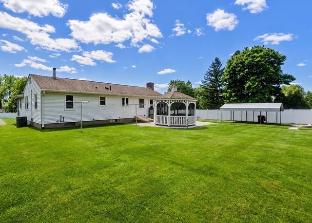 20 Hendom Dr, Agawam, MA 01030