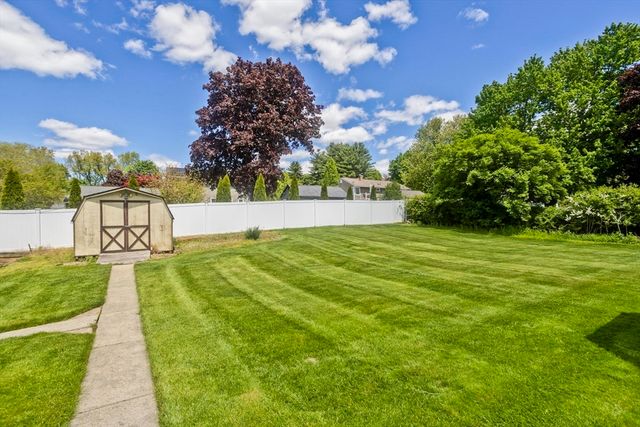 20 Hendom Dr, Agawam, MA 01030