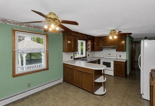 20 Hendom Dr, Agawam, MA 01030