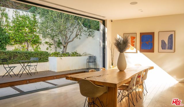 7681 Willow Glen Road, Los Angeles, CA 90046