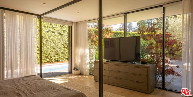 7681 Willow Glen Road, Los Angeles, CA 90046