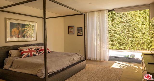 7681 Willow Glen Road, Los Angeles, CA 90046