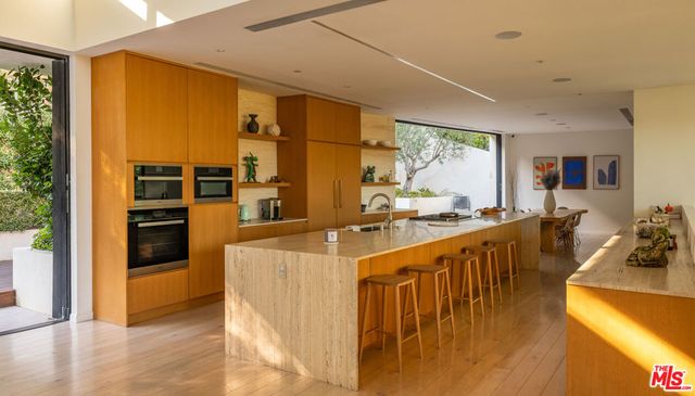 7681 Willow Glen Road, Los Angeles, CA 90046