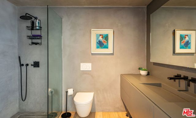 7681 Willow Glen Road, Los Angeles, CA 90046