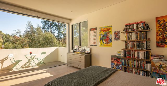 7681 Willow Glen Road, Los Angeles, CA 90046