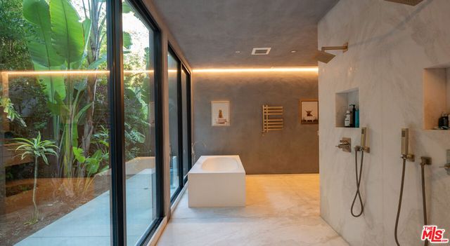 7681 Willow Glen Road, Los Angeles, CA 90046