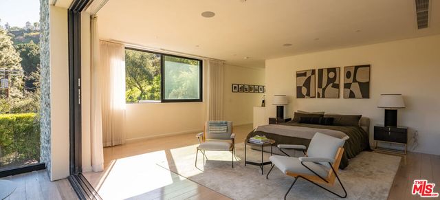 7681 Willow Glen Road, Los Angeles, CA 90046