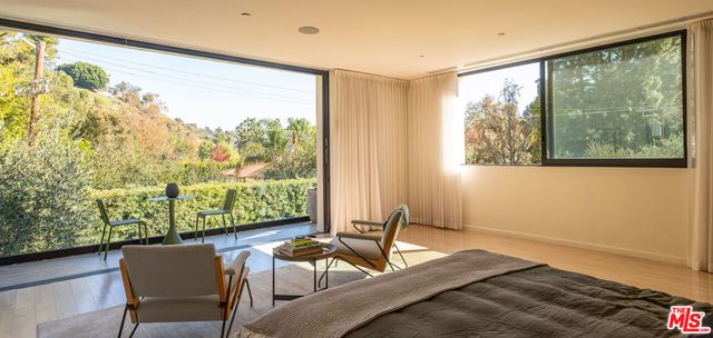 7681 Willow Glen Road, Los Angeles, CA 90046