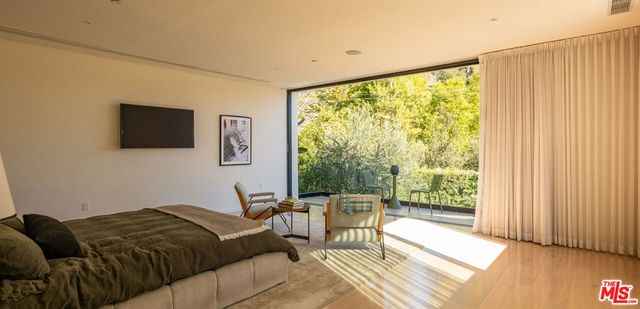 7681 Willow Glen Road, Los Angeles, CA 90046