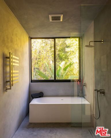 7681 Willow Glen Road, Los Angeles, CA 90046