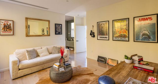 7681 Willow Glen Road, Los Angeles, CA 90046