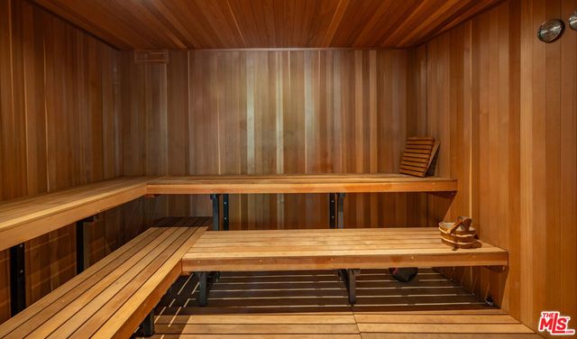 7681 Willow Glen Road, Los Angeles, CA 90046