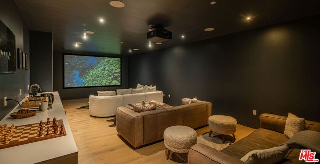 7681 Willow Glen Road, Los Angeles, CA 90046