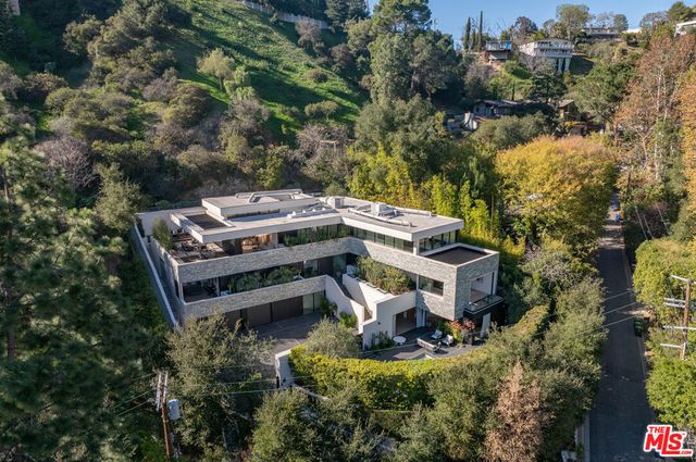 7681 Willow Glen Road, Los Angeles, CA 90046