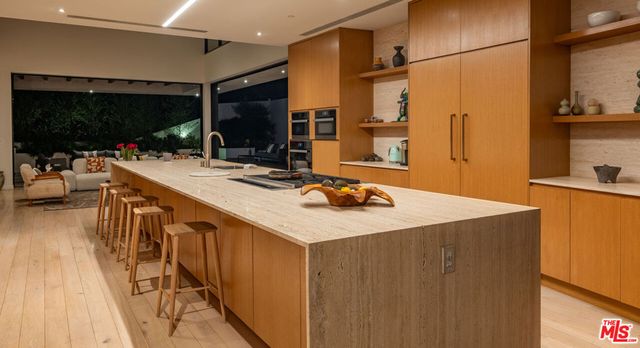 7681 Willow Glen Road, Los Angeles, CA 90046