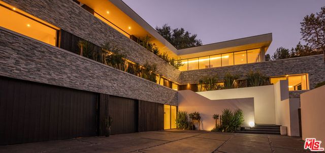 7681 Willow Glen Road, Los Angeles, CA 90046