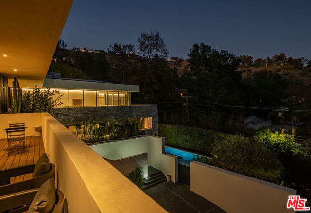 7681 Willow Glen Road, Los Angeles, CA 90046