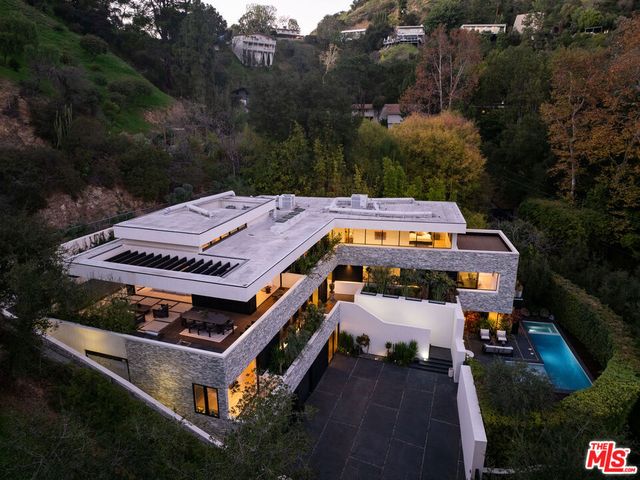 7681 Willow Glen Road, Los Angeles, CA 90046