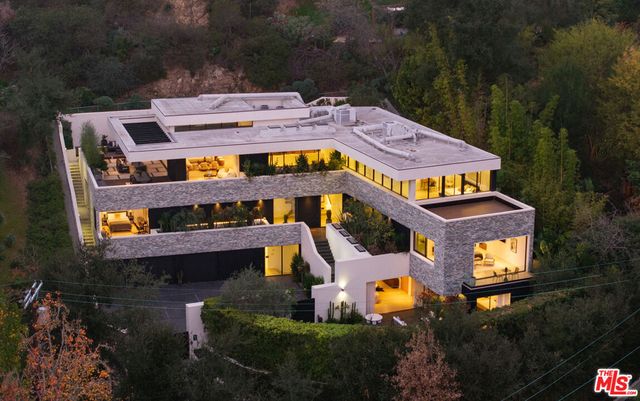 7681 Willow Glen Road, Los Angeles, CA 90046