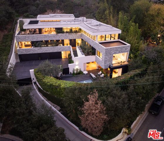 7681 Willow Glen Road, Los Angeles, CA 90046