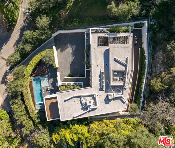 7681 Willow Glen Road, Los Angeles, CA 90046