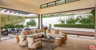 7681 Willow Glen Road, Los Angeles, CA 90046