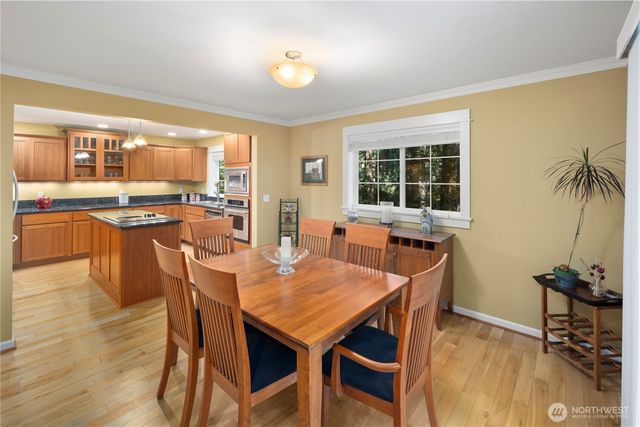 981 E Lakeshore Dr, Allyn, WA 98524