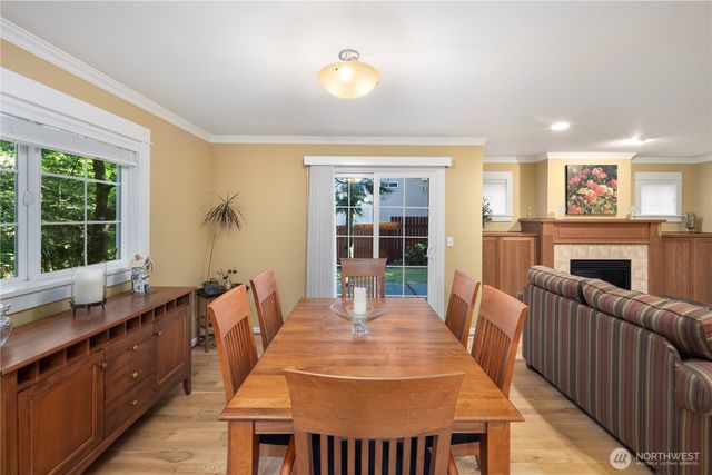 981 E Lakeshore Dr, Allyn, WA 98524