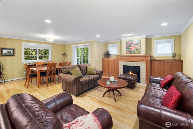 981 E Lakeshore Dr, Allyn, WA 98524
