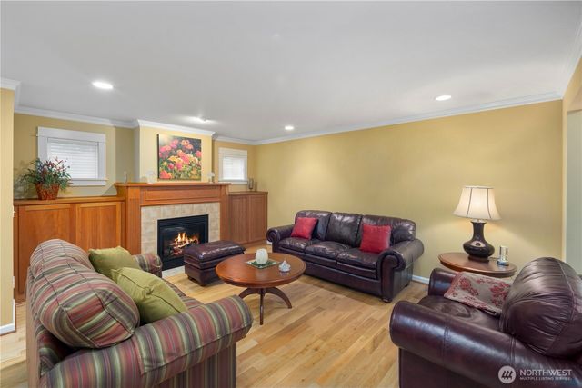 981 E Lakeshore Dr, Allyn, WA 98524
