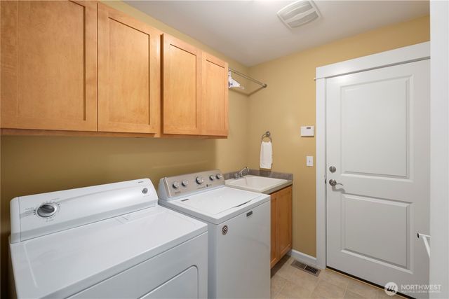 981 E Lakeshore Dr, Allyn, WA 98524