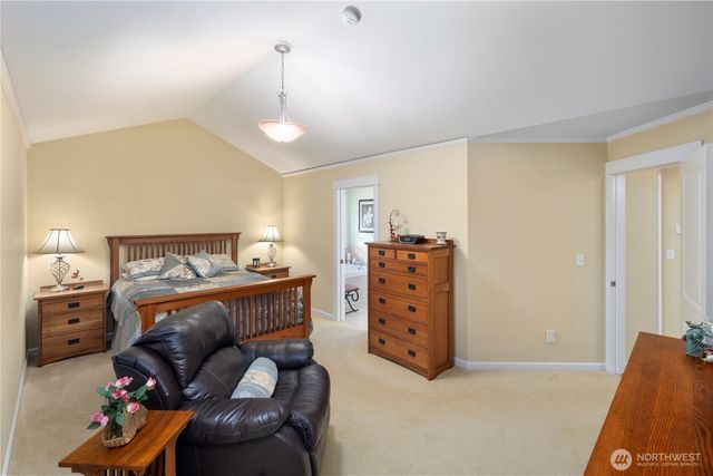 981 E Lakeshore Dr, Allyn, WA 98524