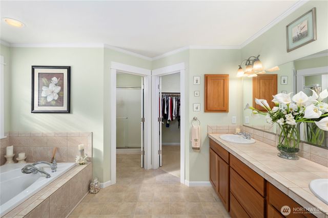 981 E Lakeshore Dr, Allyn, WA 98524