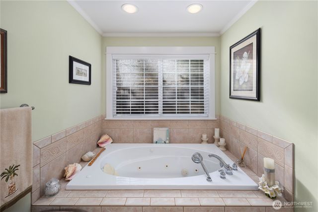 981 E Lakeshore Dr, Allyn, WA 98524