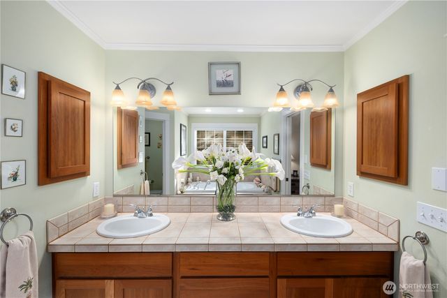 981 E Lakeshore Dr, Allyn, WA 98524