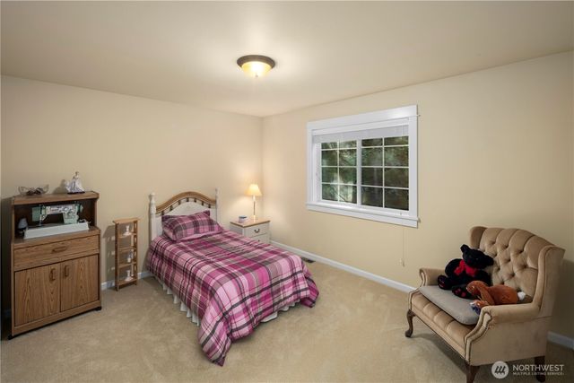 981 E Lakeshore Dr, Allyn, WA 98524