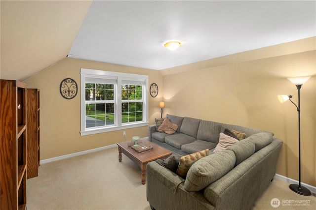 981 E Lakeshore Dr, Allyn, WA 98524