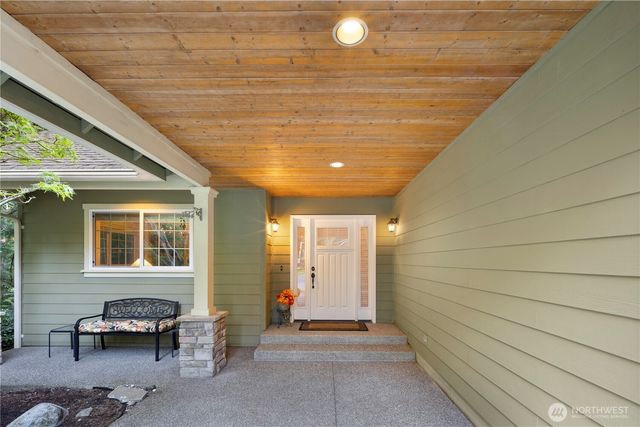 981 E Lakeshore Dr, Allyn, WA 98524