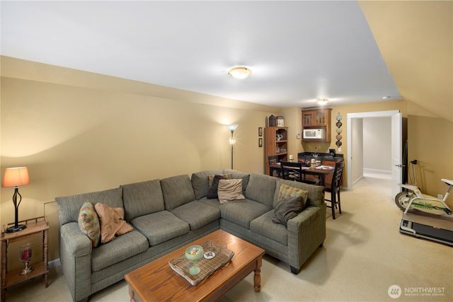 981 E Lakeshore Dr, Allyn, WA 98524